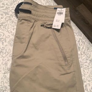 NWT men’s Medium skinny khaki joggers
